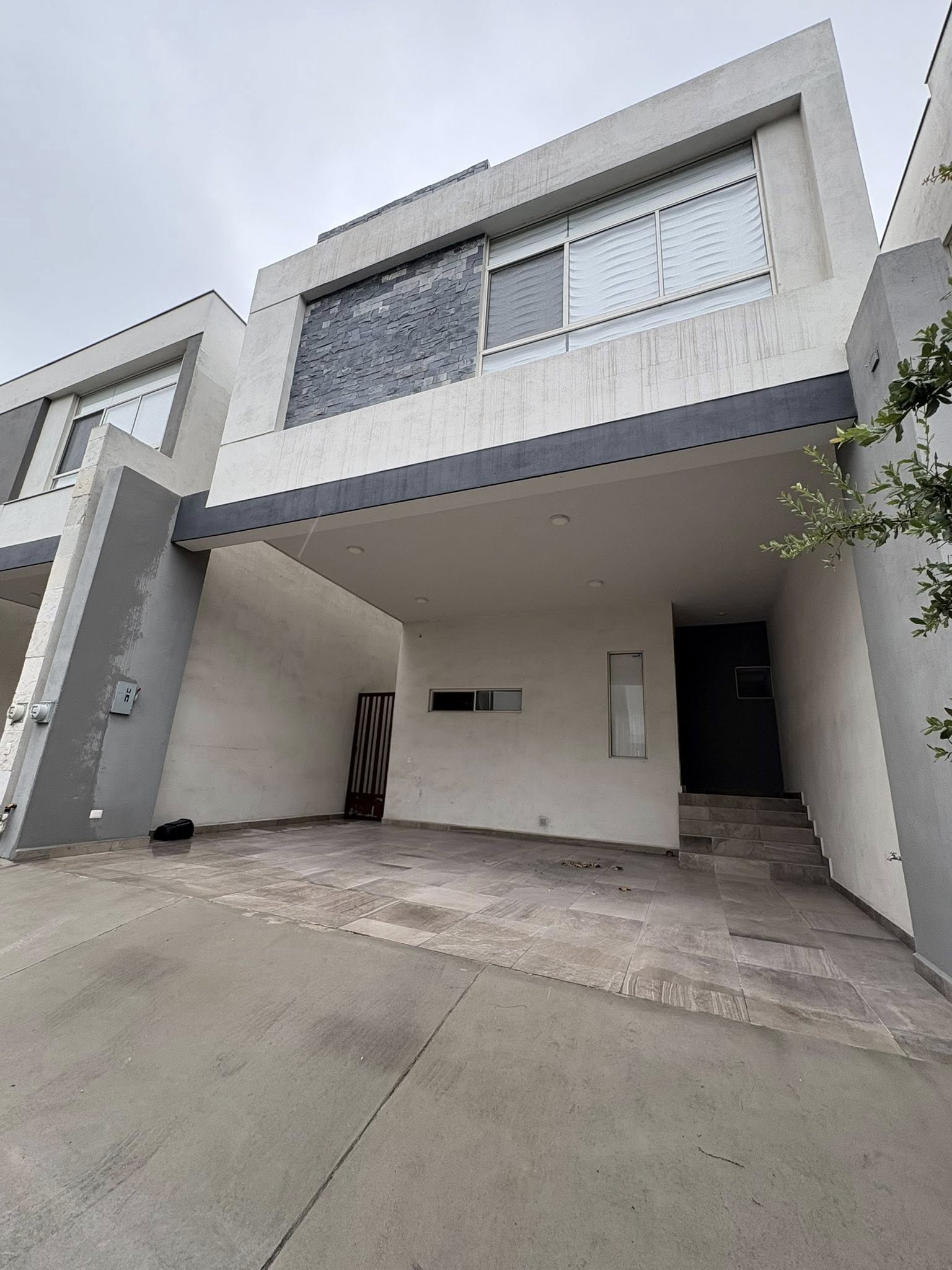 CASA EN VENTA EN NOVELIA RESIDENCIAL (ARRIBA DE LEONES)