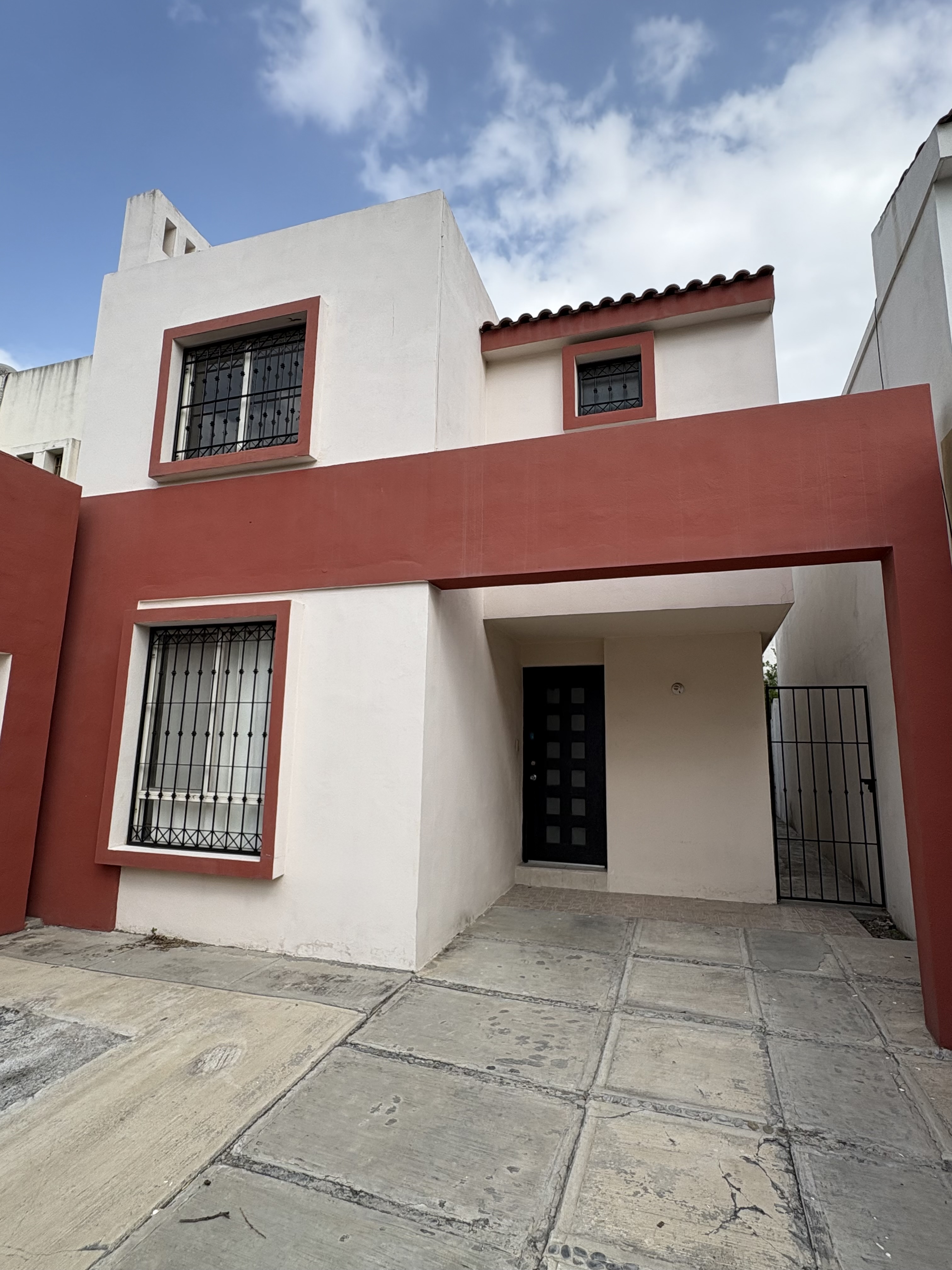 CASA EN RENTA CUMBRES SAN AGUSTÍN 2 SECTOR