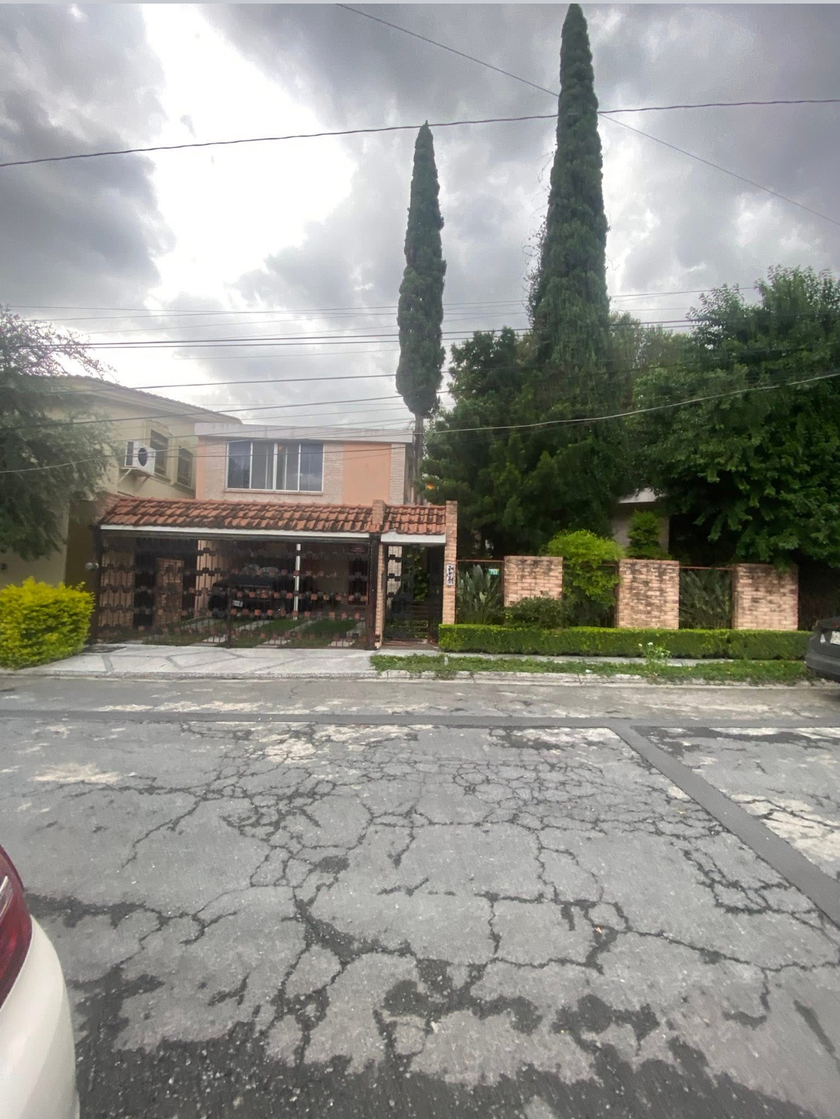 CASA EN VENTA EN CONTRY LA SILLA EN MONTERREY, N.L.