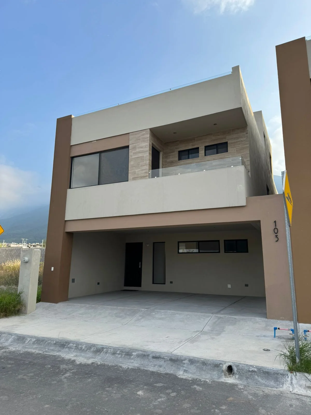 Casa en Venta – Montecinos Residencial, Dominio Cumbres (Arriba de Leones)