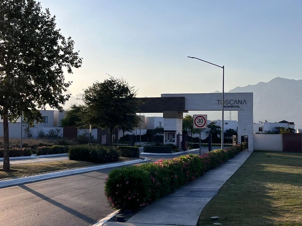 CASA EN VENTA TOSCANA, DOMINIO CUMBRES
